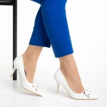 Katla fehér női cipő sarokkal, műbőrből készült