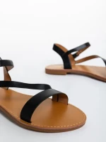 Albertina fekete női szandál, műbőrből készült