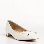 Braidy fehér női cipő, lakkozott műbőrből készült