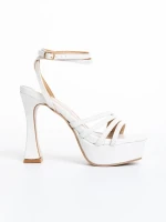 Kerime fehér női szandál, műbőrből készült