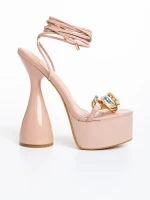 Natisha bézs női szandál, lakkozott műbőrből készült