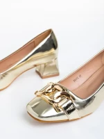 Kerensa arany női cipő sarokkal, lakkozott műbőrből készült