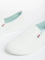 Amias fehér és fekete férfi sportcipő, műbőrből készült