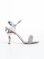 Shila ezüst női szandál, műbőrből készült