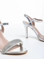 Ruzana ezüst női szandál, műbőrből készült