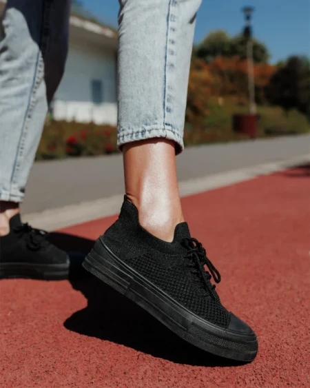 Elexia fekete női tornacipő, textil anyagból készült