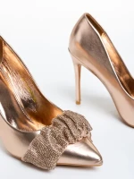 Brooklyn pezsgő női cipő sarokkal, műbőrből készült