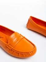 Dortha narancssárga női mokaszin, lakkozott műbőrből készült