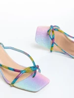 Dulcie színes női szandál, lakkozott műbőrből készült