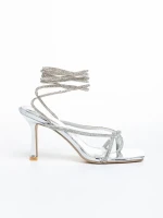Dulcie ezüst női szandál, lakkozott műbőrből készült