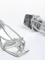 Dulcie ezüst női szandál, lakkozott műbőrből készült