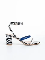 Malayah fehér és fekete női szandál, műbőrből készült