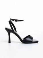 Erlinda fekete női szandál, műbőrből készült