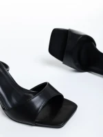 Erlinda fekete női szandál, műbőrből készült