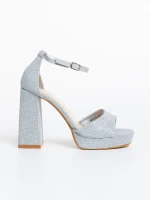 Teran ezüstszínű női szandál textil anyagból