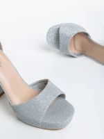 Teran ezüstszínű női szandál textil anyagból