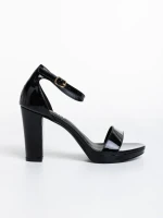 Disha fekete, női szandál, lakkozott ökológiai bőrből