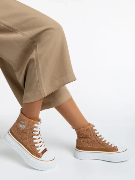 Yustina tevebarna női tornacipő textil anyagból