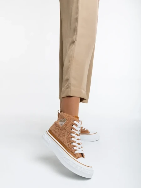 Yustina tevebarna női tornacipő textil anyagból