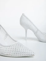 Menodora fehér, női magassarkú cipő, textil anyagból