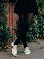 Női bézs színű alkalmi cipő Estebana lakkozott természetes bőrből