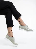 Női bézs színű alkalmi cipő Estebana lakkozott természetes bőrből