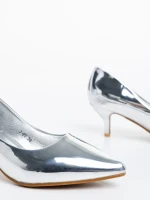 Isidora ezüstszínű, női cipő, lakkozott ökológiai bőrből