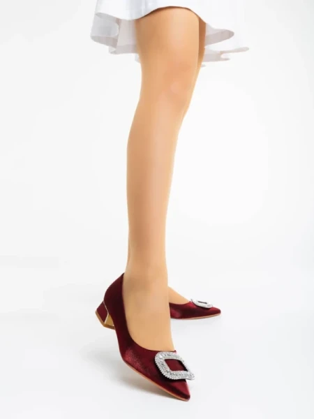 Evanna gránátszínű női magassarkú cipő textil anyagból