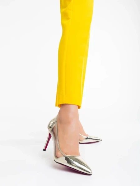 Ambar aranyszínű női cipő lakkozott ökológiai bőrből