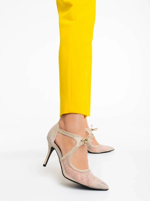 Tinara aranyszínű női magassarkú cipő textil anyagból