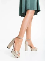 Tressa aranyszínű női szandál textil anyagból