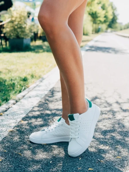 Rasine fehér és zöld női sportcipő ökológiai bőrből