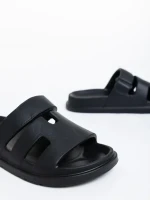 Mika fekete női papucs szintetikus anyagból