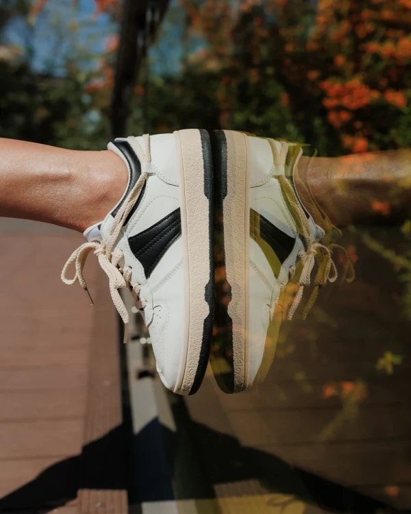 Petty fekete női sportcipő ökológiai bőrből