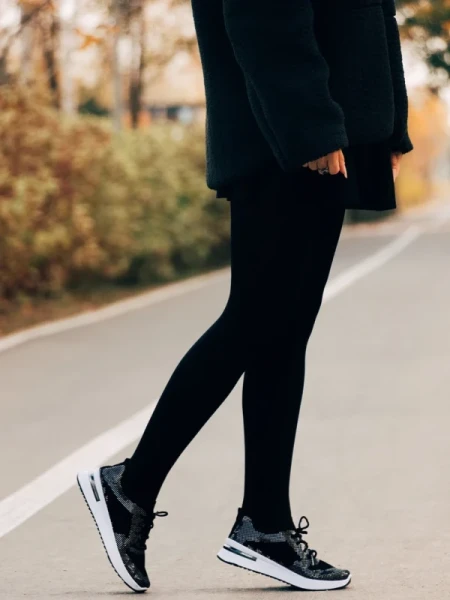 Kurika fekete női sportcipő textil anygaból