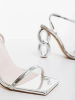 Valeta ezüstszinű női szandál lakkozott ökológiai bőrből