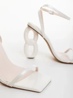 Valeta fehér női szandál lakkozott ökológiai bőrből