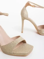 Cadara aranyszinű női szandál textil anygaból