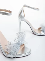Nyana ezüstszinű női magassarkú szandál lakkozott ökológiai bőrből