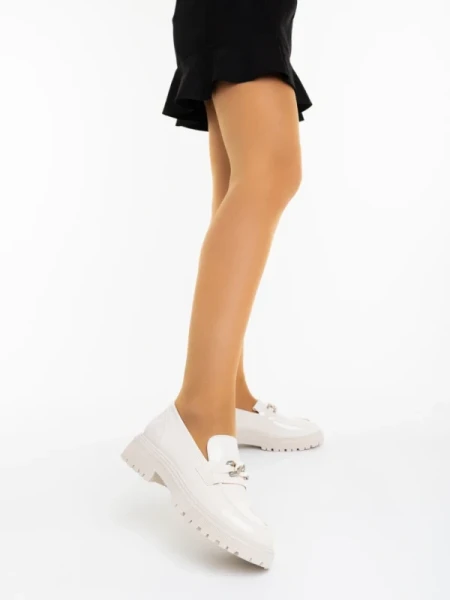 Sardor bézs női félcipő lakkozott ökológiai bőrből