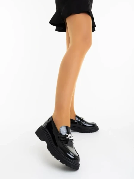 Sardor fekete női félcipő lakkozott ökológiai bőrből