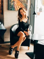 Sardor fekete női félcipő lakkozott ökológiai bőrből