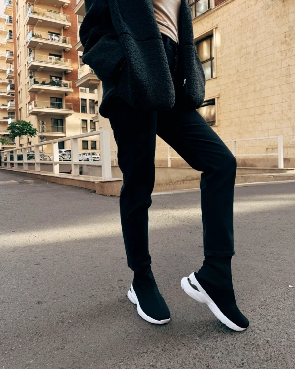 Verlana fekete női sportcipő textil anyagból