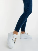 Lovely fehér és aranyszinű női sportcipő ökológiai bőrből