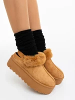 Temaria világos tevebarna női papucs textil anyagból