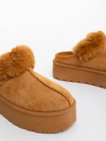 Temaria világos tevebarna női papucs textil anyagból