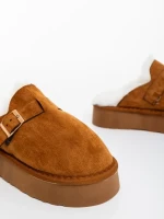 Delisia tevebarna női papucs textil anyagból