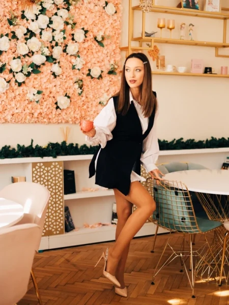 Coralina bézs női magassarkú cipő lakkozott ökológiai bőrből