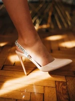 Coralina bézs női magassarkú cipő lakkozott ökológiai bőrből