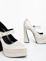 Regena bézs női magassarkú cipő textil anyagból